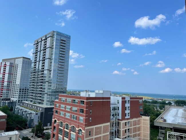 Building Photo - 320 E 21st St