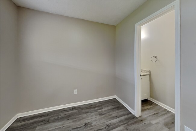 Building Photo - 21884 Whispering Forest Dr