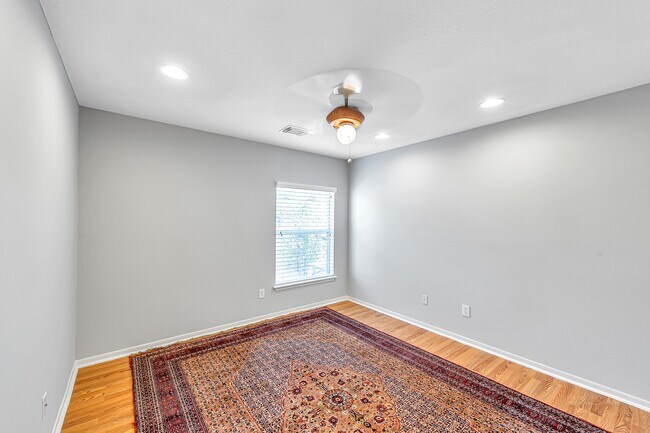 Building Photo - 23207 Willow Pond Pl