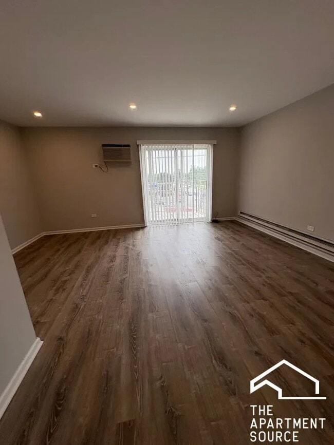Building Photo - 1128 Des Plaines Ave