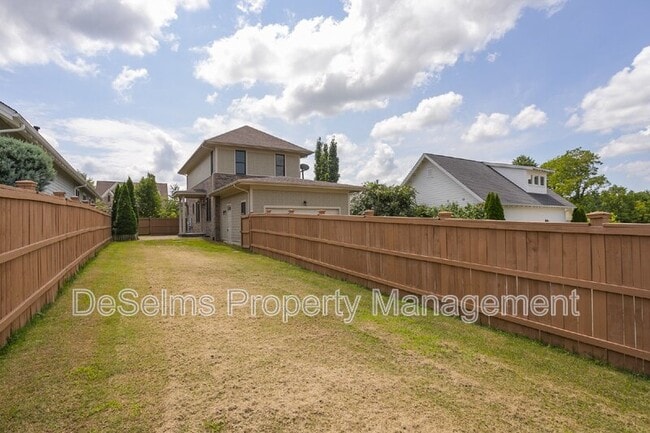 Building Photo - 3866 Somers Ln