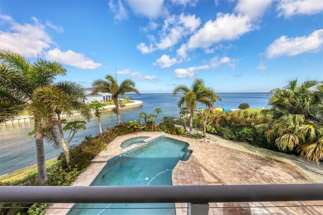 Building Photo - 3601 Coquina Key Dr SE