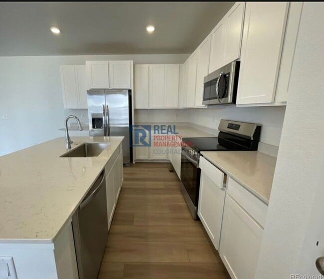 Building Photo - 5525 Wisteria Ave