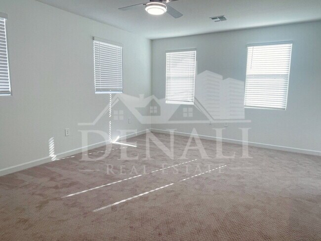 Building Photo - 2760 W Stradling Ave