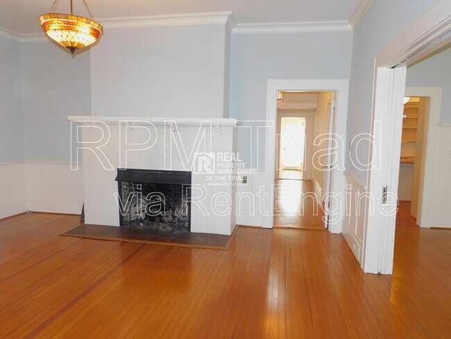 Building Photo - 1224 Glade St NW