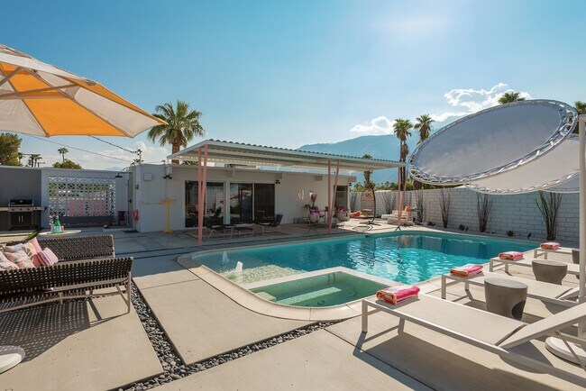 Building Photo - Retro Chic Oasis Saltwater Pool, Spa & Mnt...