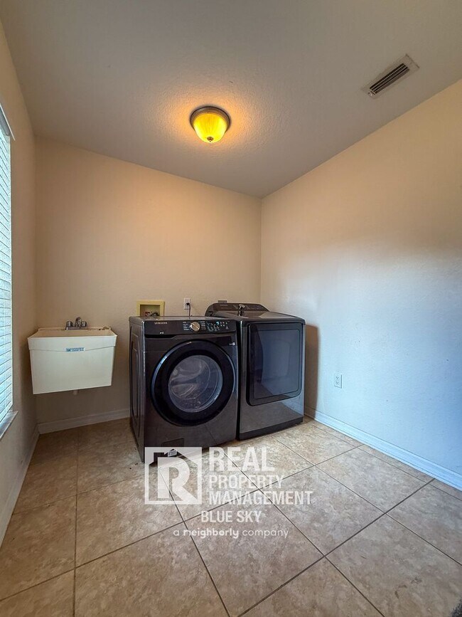 Building Photo - 12336 Jaybird Rd