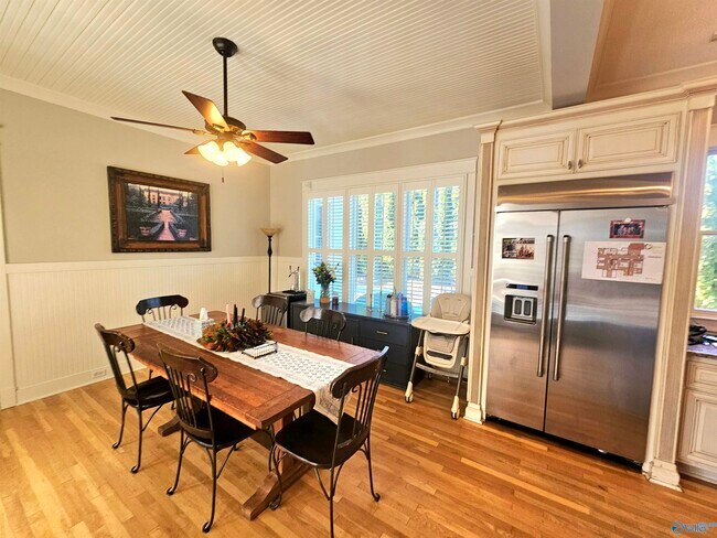 Building Photo - 3002 Brook Park Dr SE