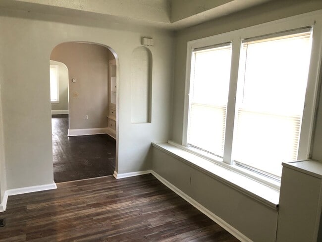 Building Photo - Convenient Showings — No Appointment Needed!