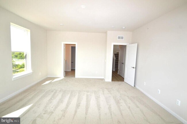 Building Photo - 43795 Middleway Ter