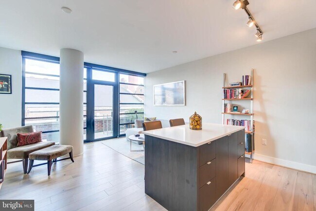 Building Photo - 1300 4th St SE