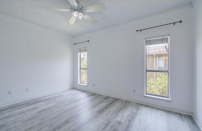 Building Photo - 716 Bering Dr