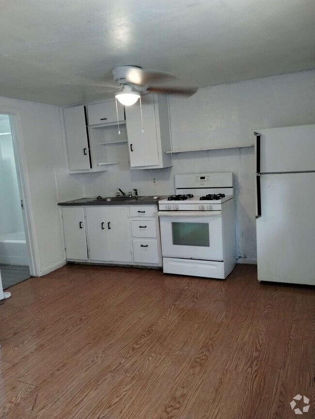 Building Photo - One bedroom One bath