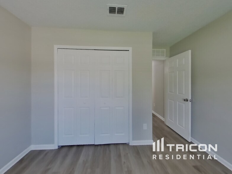 Building Photo - 9282 Thunderbolt Dr
