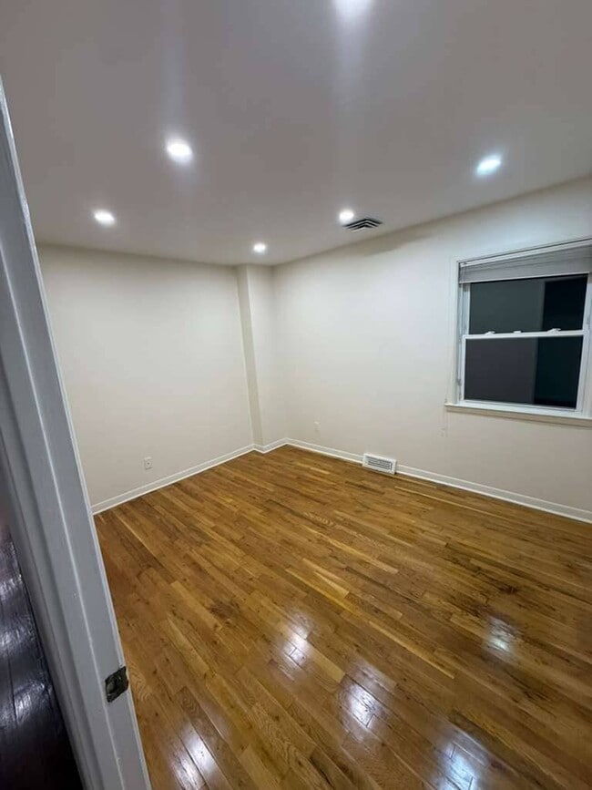 Building Photo - 67-06 171st St