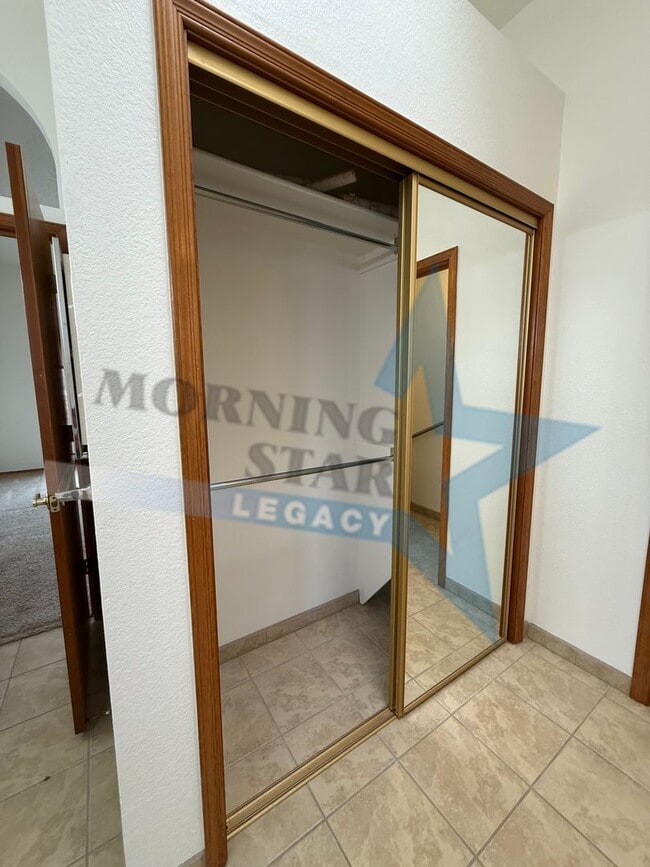 Building Photo - Move-in Special! Charming Home with Mountain Views!