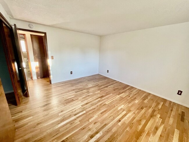 Building Photo - Beautiful 2bd/1bath South Tabor Home with ...