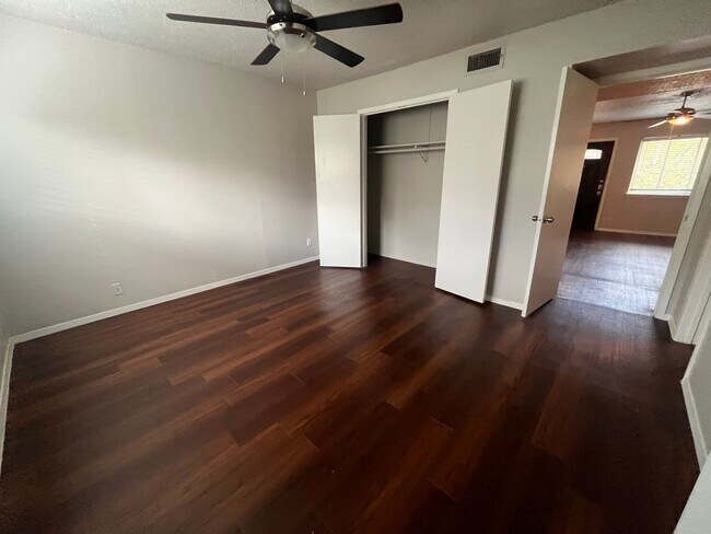 Building Photo - 1bed/1bath Condo in Travis Heights