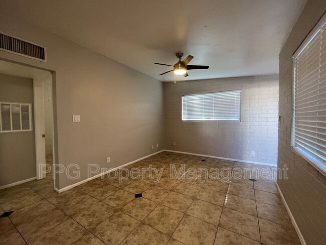 Building Photo - 906 S Mariana St