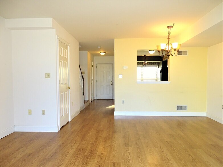 Building Photo - 153 Melrose Ln