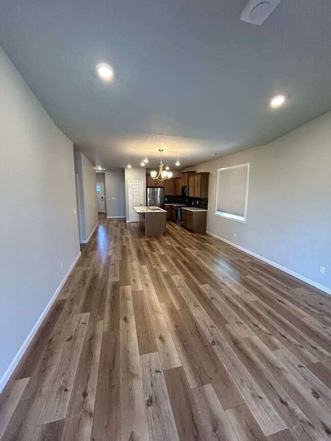Building Photo - Beautiful 4 Bedroom, 2 Bath Home in Carlton