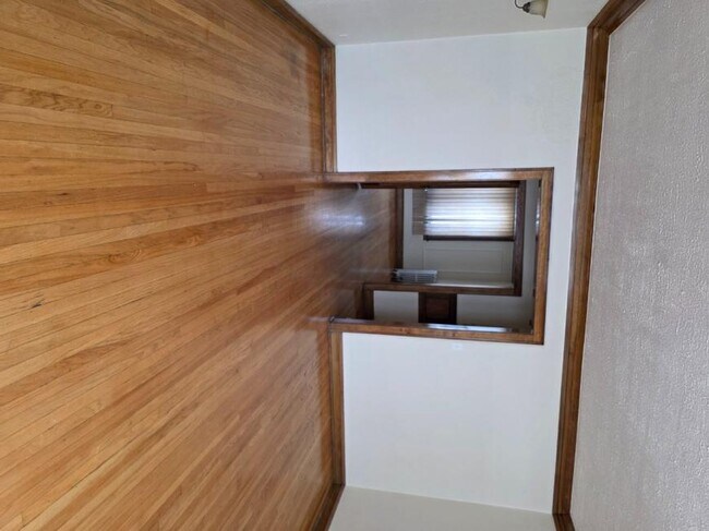 Building Photo - 1 bedroom in CHICAGO IL 60620