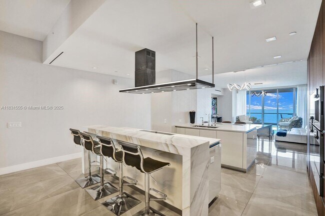 Building Photo - 18501 Collins Ave
