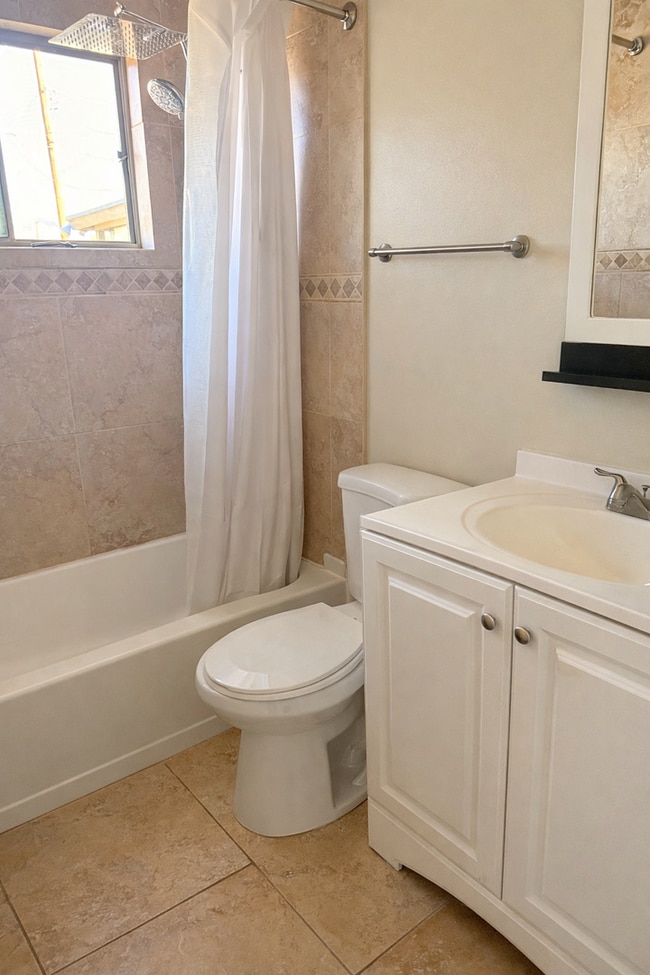 Building Photo - 5443 E Lester St