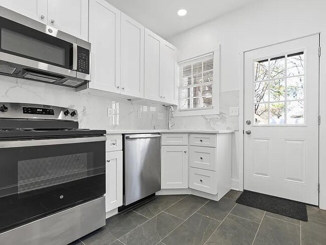 Building Photo - 2112 Crescent Ave