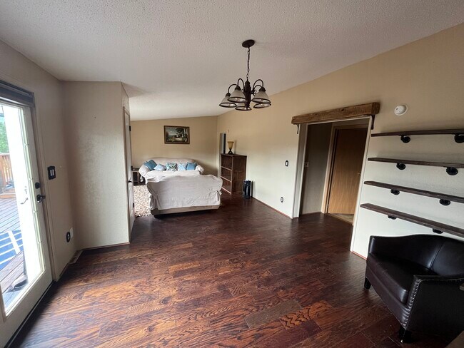 Building Photo - 425 Chapin Ln