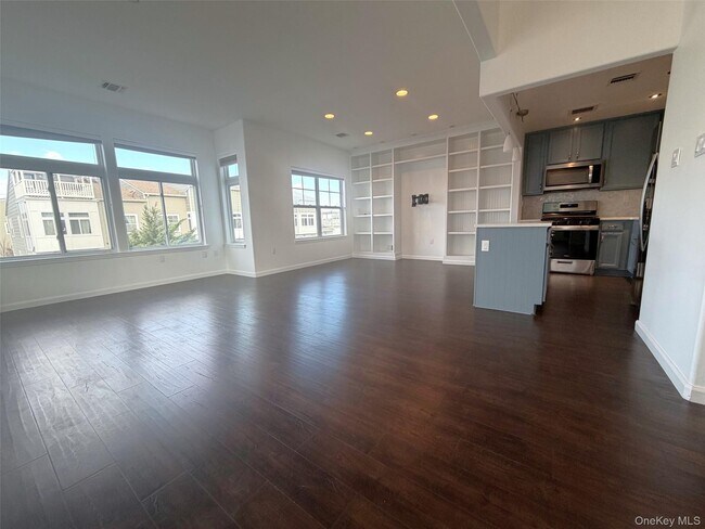 Building Photo - 70-24 Sandy Dune Way