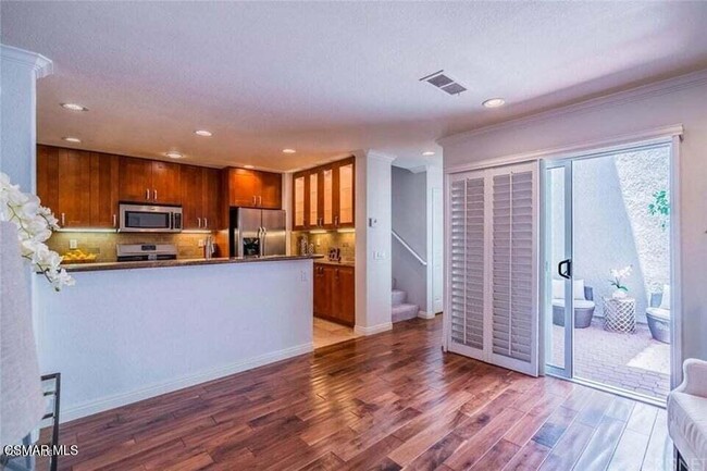Building Photo - 404 Via Colinas