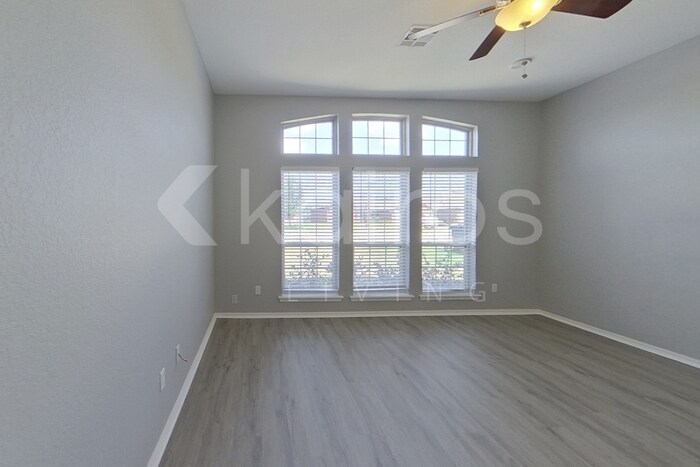 Building Photo - 912 SE 38th St