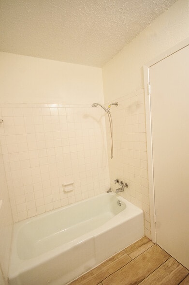 Building Photo - 6208 Glen Meadow Dr