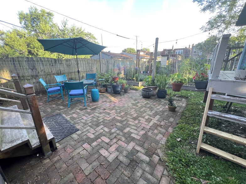 Patio & Backyard - 3817 Lafayette Ave