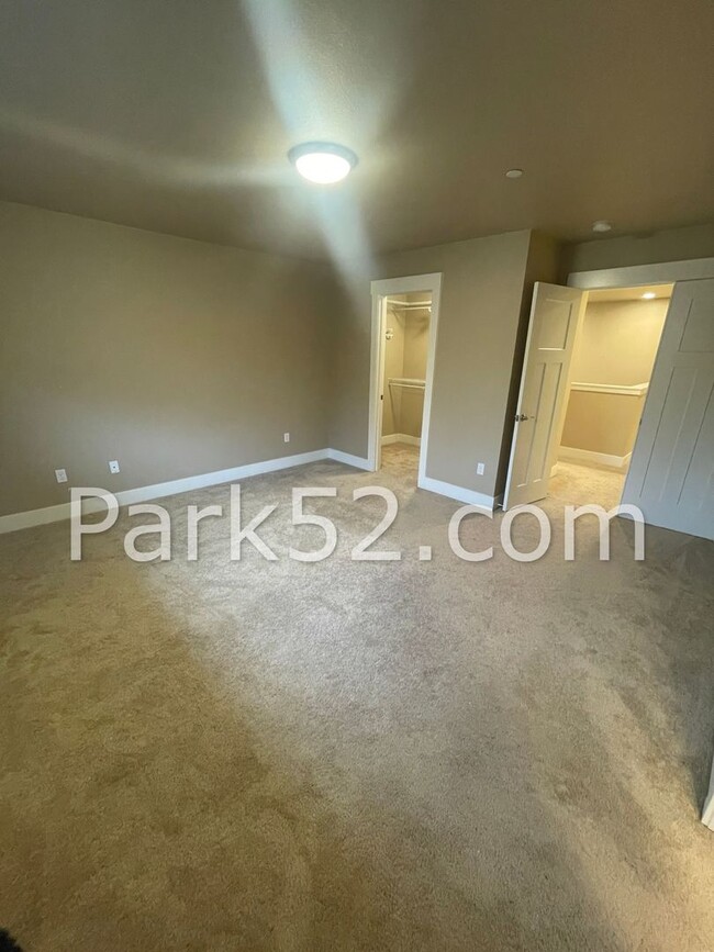 Building Photo - Spacious 4 Bedroom Home in Olympia