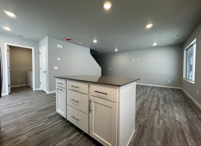 Building Photo - 3916 Scorpio Dr SE