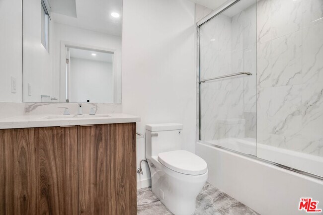 Building Photo - 1021 S Shenandoah St