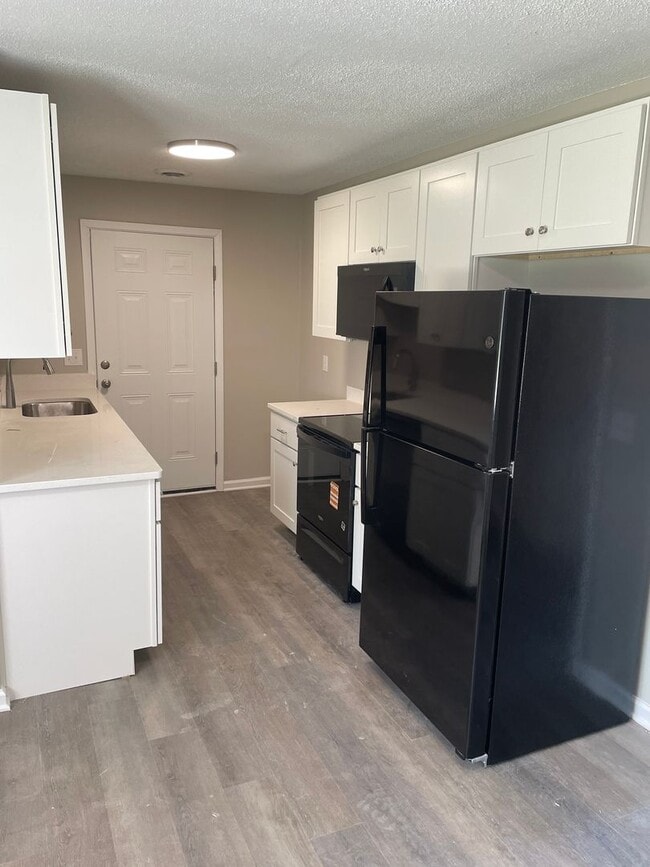 Building Photo - 1008 Claremont Ave NE