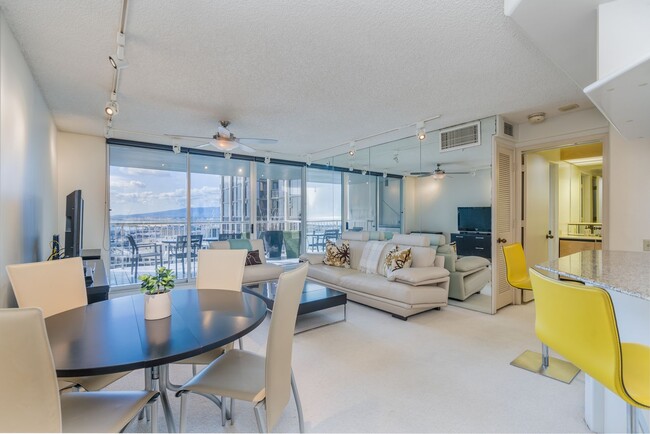 Building Photo - Furnished 1 Bed 1 Bath at Honolulu Park Place