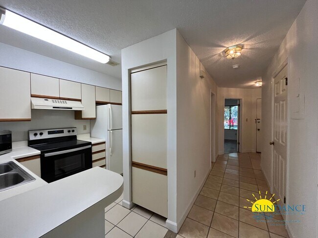 Building Photo - 307 Southlake Ct