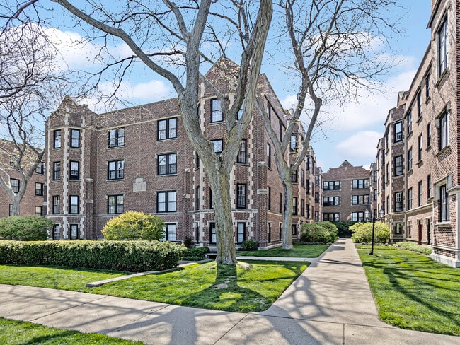 Primary Photo - 594 Sheridan Square