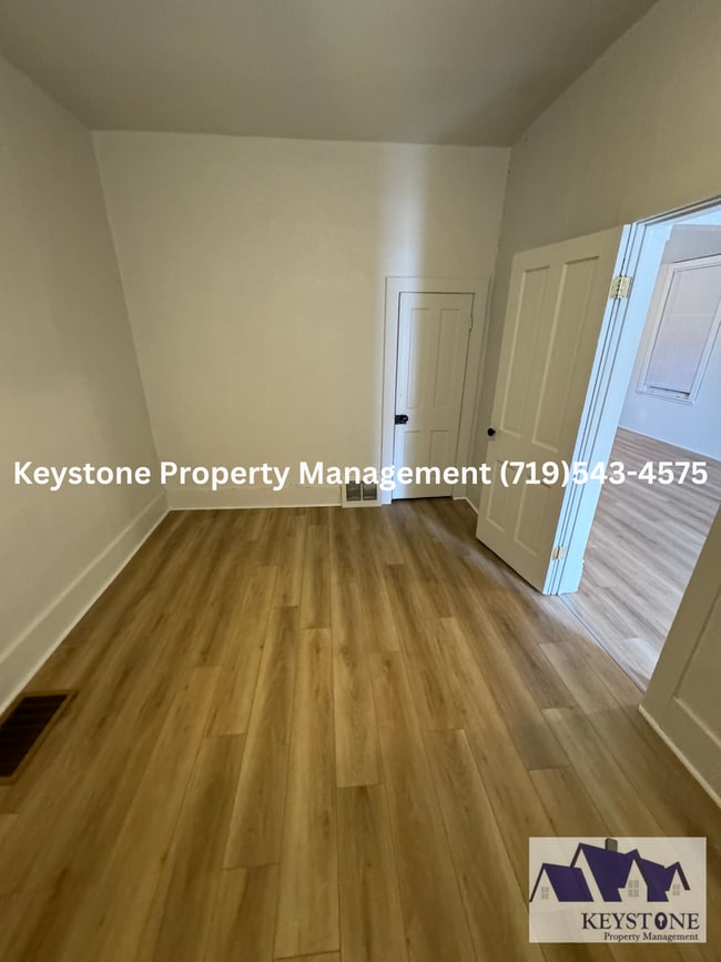 Building Photo - New Kitchen Appliances! South-side Home 1 Bedroom/1 Bath House $1000/$1000