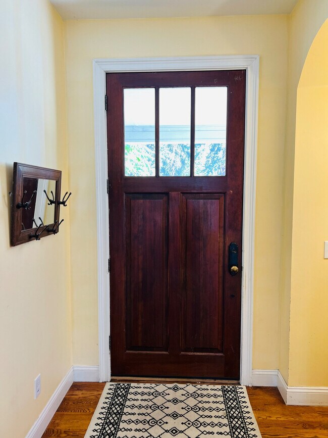 Building Photo - 3209 W Fairview Pl