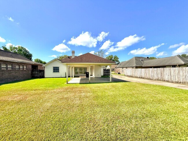 Building Photo - 12483 Fairhope Way
