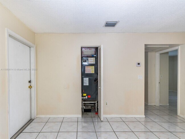 Building Photo - 9734 Hammocks Blvd