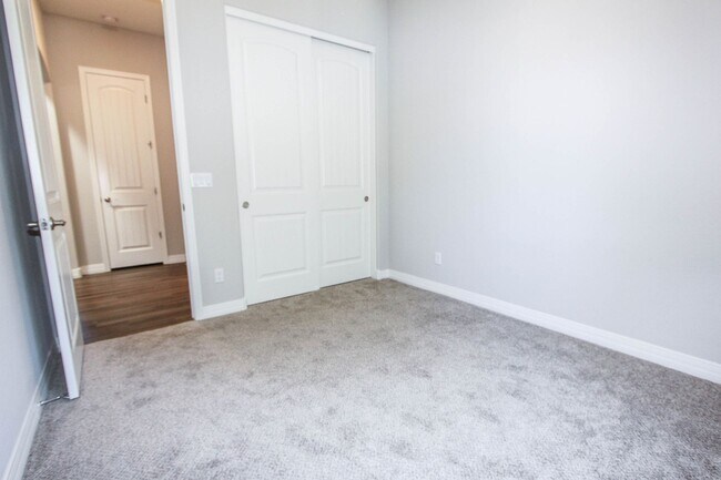 Building Photo - Granville - 3 bedroom home