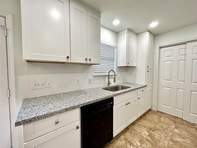 Building Photo - 947 Grand Jct Dr