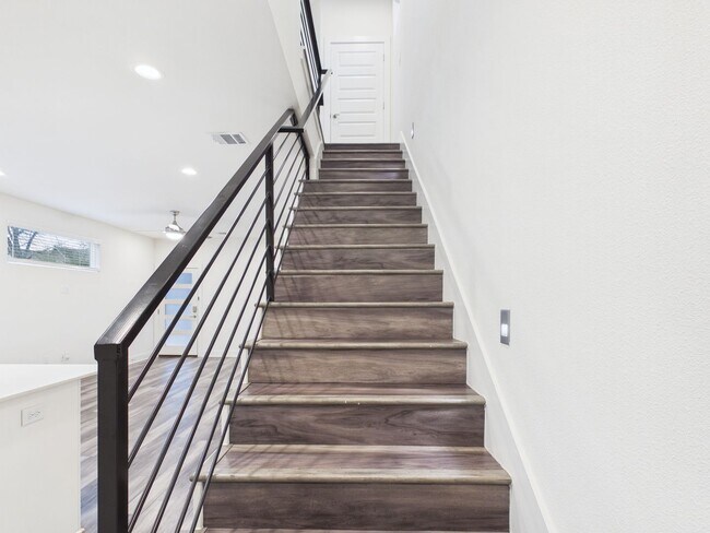 Building Photo - 6102 Caddie St