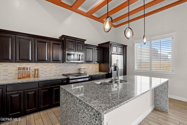 Building Photo - 12321 Desert Dove Ave